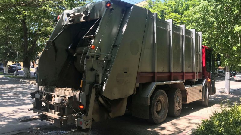 Сменят боклукчиите в София и Пловдив
